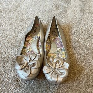 B.o.c Rose Gold Leather Flower Flats size 7.5